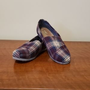 TOMs size 7.5 wide women's shoes